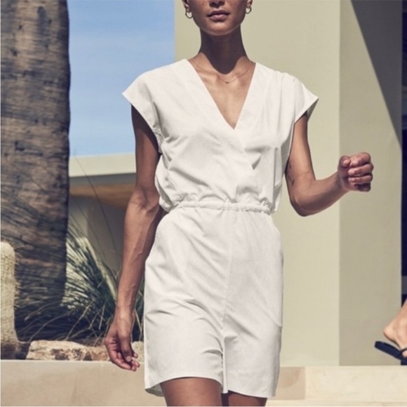 Athleta Marlow Romper XS Pearl White Python Snakeskin Print Elastic Waist - Picture 8 of 8